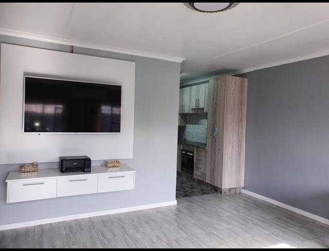 3 BEDROOM COMPLEX FOR SALE IN LENNOXTON